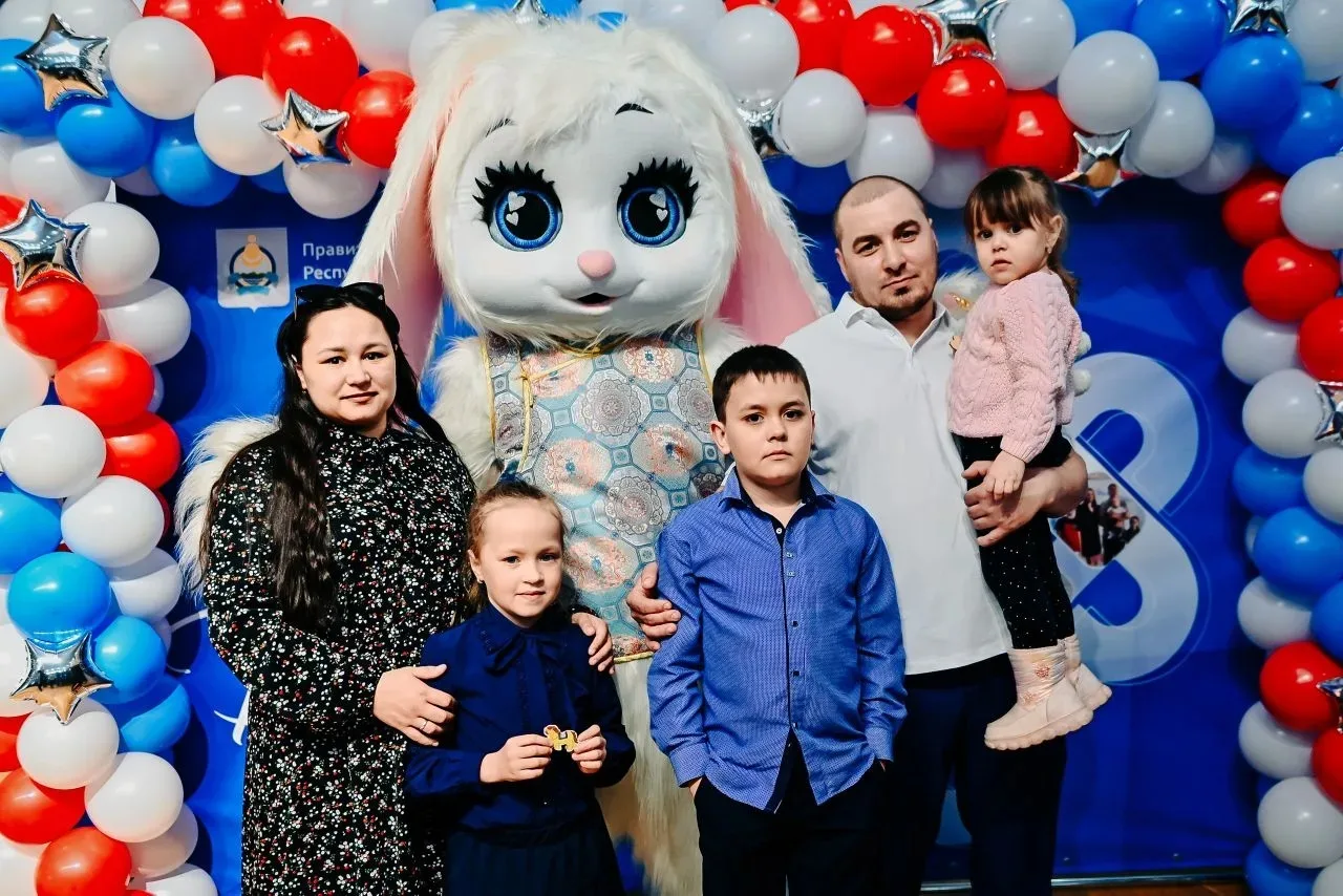 Сегодня вручили жилищные сертификаты молодым семьям Бурятии.  Такая поддержка в рамках госпрограммы 