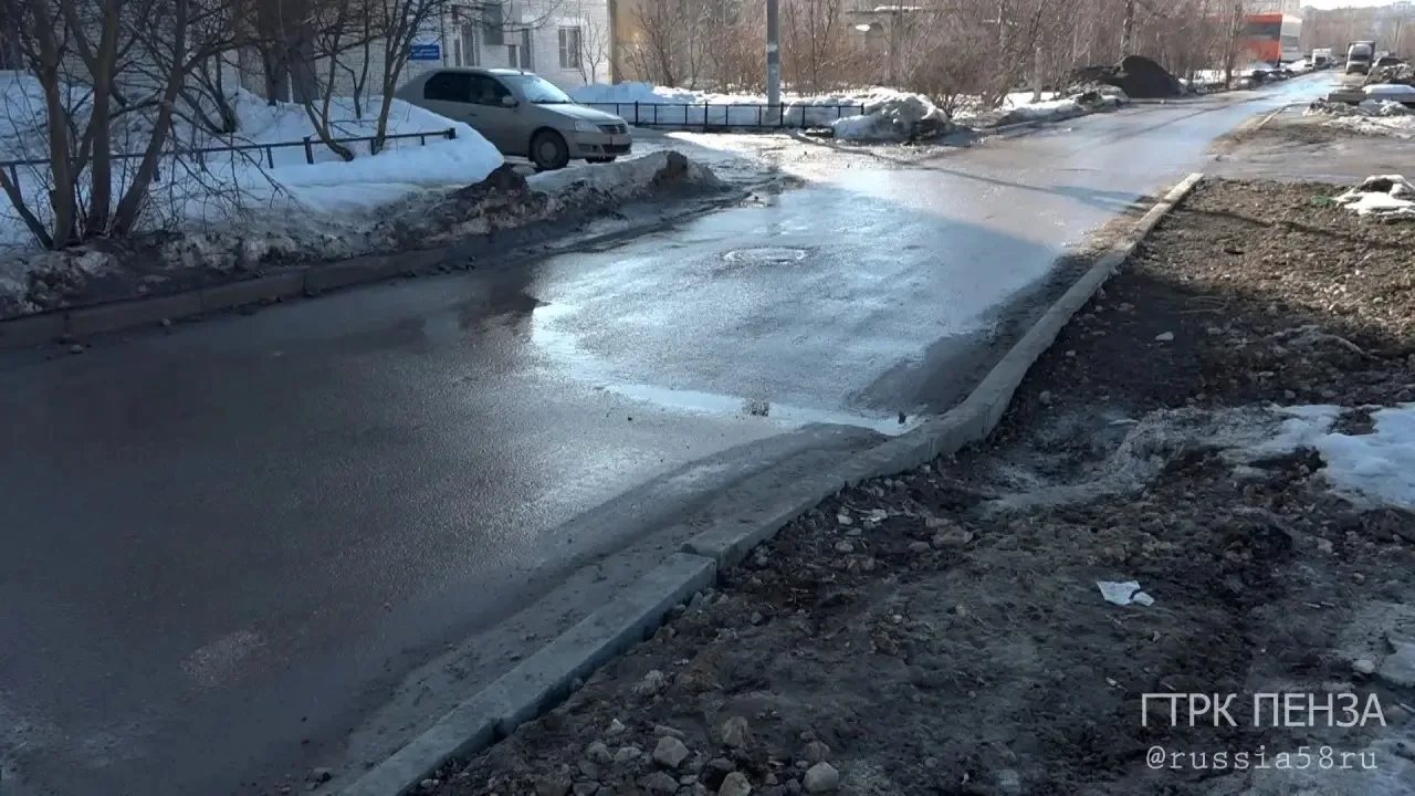 ☝🏻Благоустройство улицы Ново-Казанской не выдерживает никакой критики  Жители вынуждены идти через я