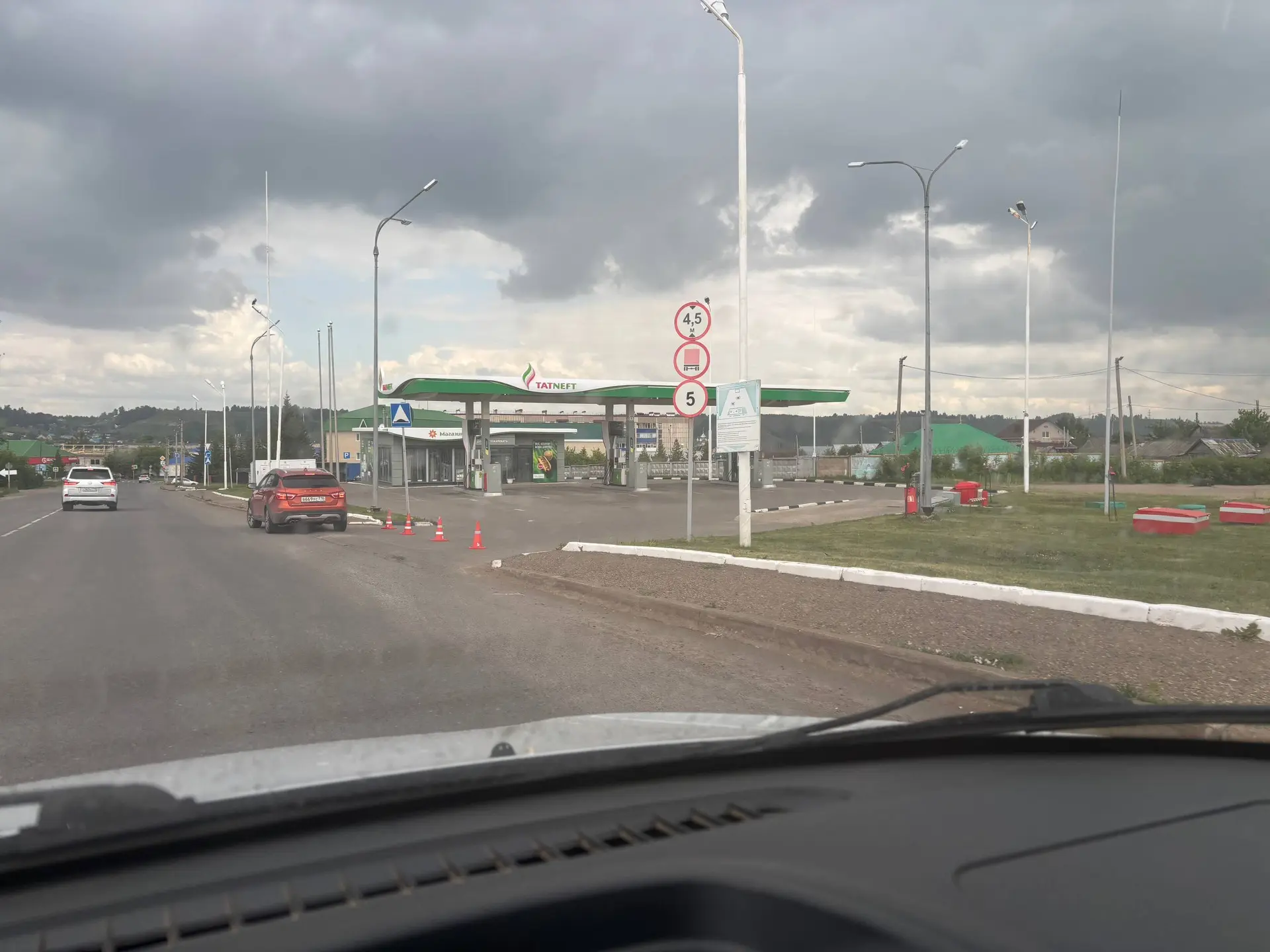 ⚠️⛽️ В Лениногорске и соседних городах — очереди на АЗС.

Жители сообщают, что на некоторых заправка