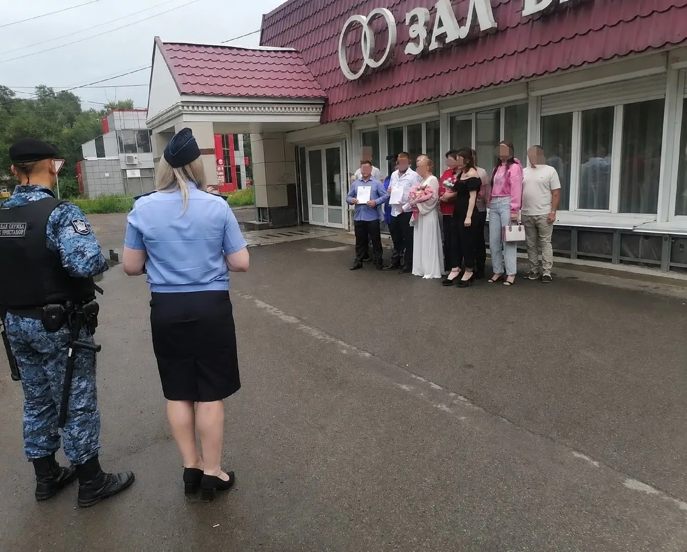 СУДЕБНЫЕ ПРИСТАВЫ ПРИШЛИ В "ГОСТИ" НА СВАДЬБУ ДОЛЖНИКА