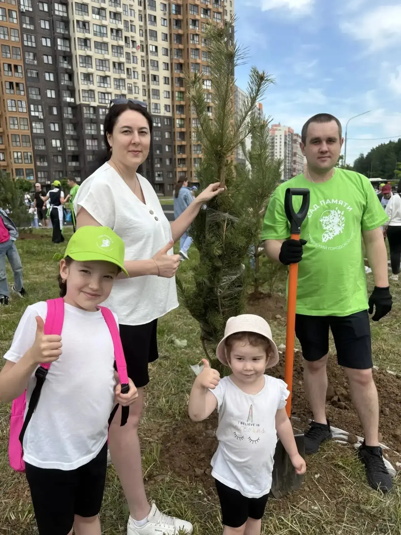 На фотографиях запечатлена по-настоящему дружная и сплочённая команда! Очень приятно видеть, как сот