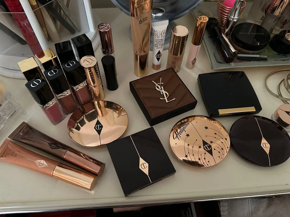 💄 Пов: твой муж дарит бокс с ЛЮКСОВОЙ косметикой своей коллеге.

Ситуация, к которой не готова даже