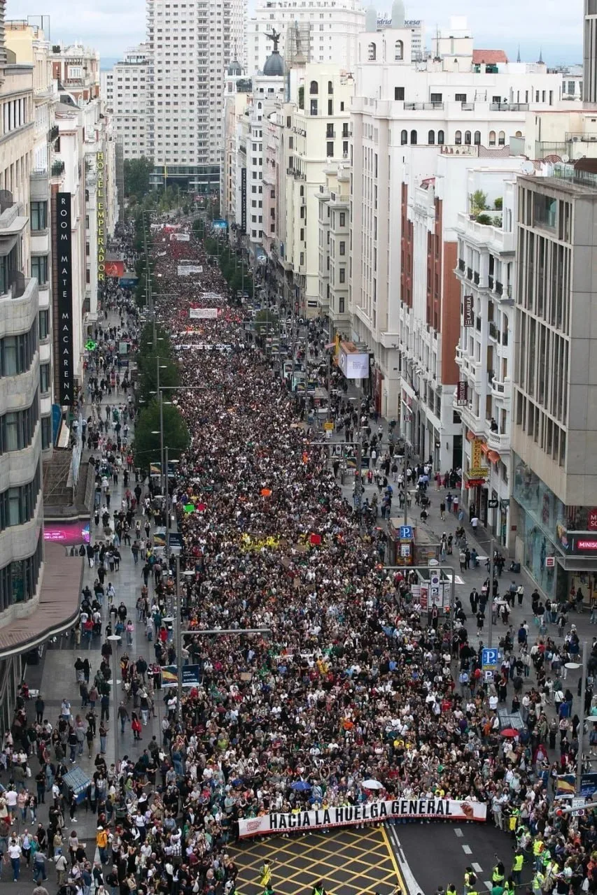⚡️ В Мадриде до 500 тыс. человек вышли на протест из-за жилищного кризиса