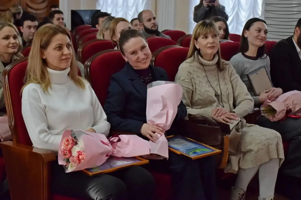 Сегодня подвели итоги конкурса на лучшее новогоднее оформление среди предприятий и организаций, кото
