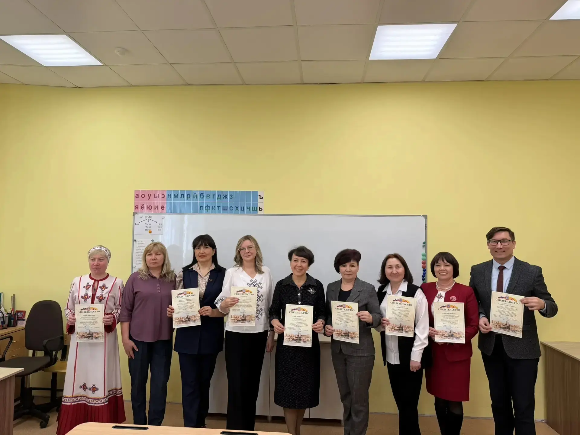 Шупашкар хулин 40-мӗш шкулӗнче чӑваш чӗлхипе литератури декади пуҫланчӗ. Вӗрентекенсем Г. В. Абрамов