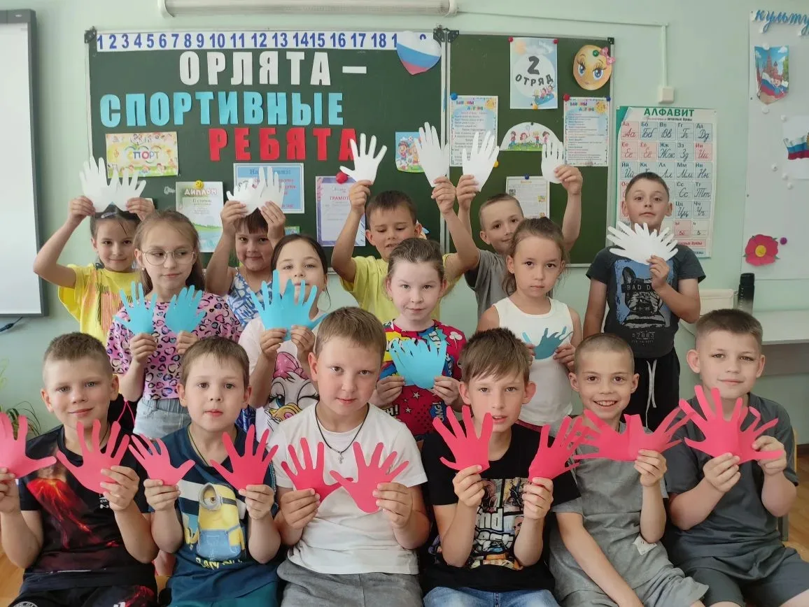Восьмой день в лагере «Улыбка»: «Орлёнок‑патриот» 🌟

10 июня в лагере «Улыбка» МБОУ СОШ № 17 города