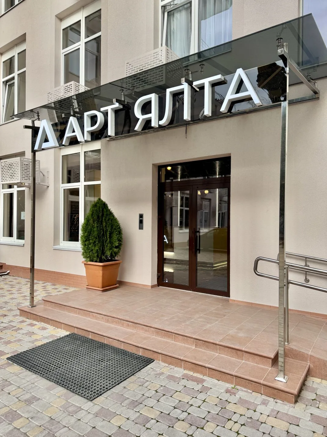 #ЯЛТА   🏡 ул.Киевская  ЖК"Арт Ялта"  р-н Ц-Рынка  🅿️ Парковка!  Сдам апартамены 30м² посуточно, в са