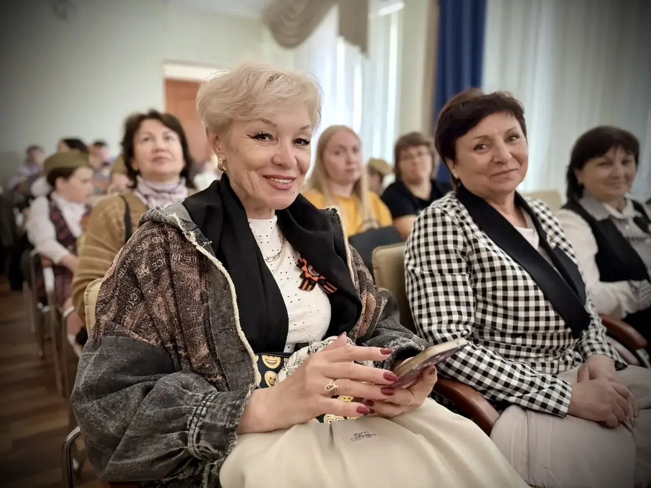 🕊 В преддверии Дня Победы в нашей школе прошёл памятный концерт. Ученики и учителя исполнили: •песни