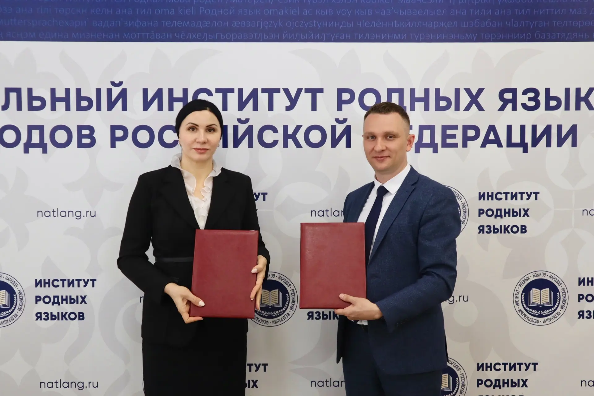 🎁 Подарки от Ассамблеи — победителям конкурса «Лучший учитель родного языка и родной л...