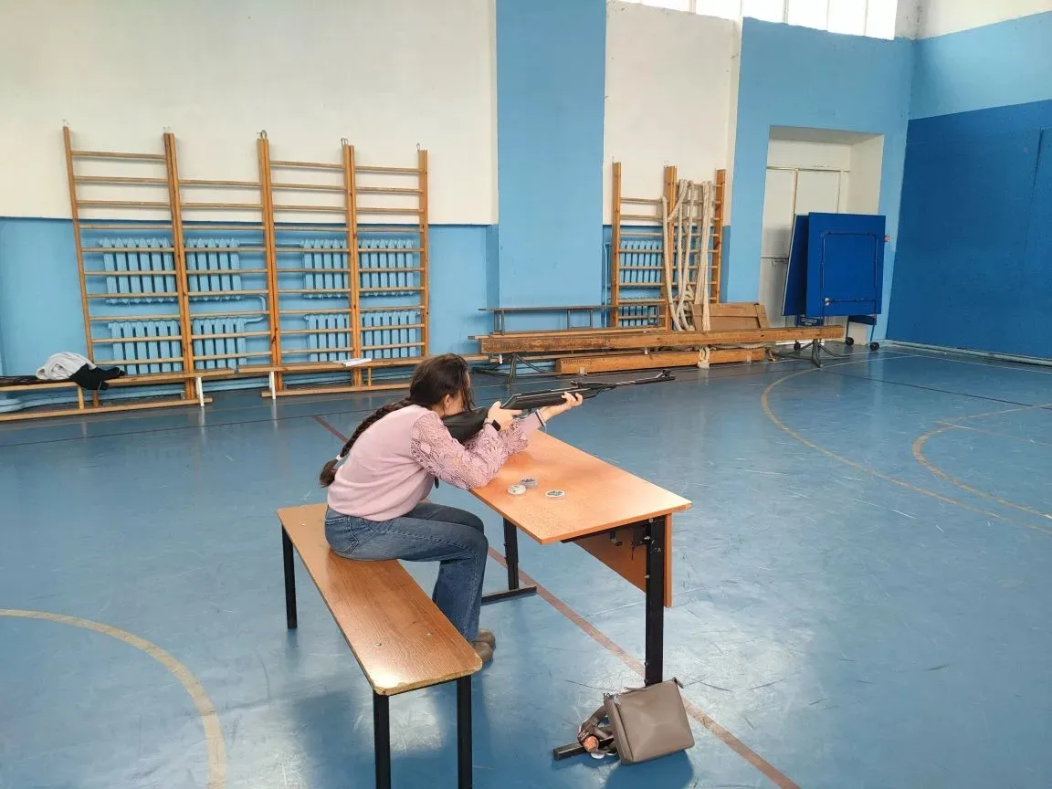 Зимние каникулы в лицее. И постреляли, и поиграли в баскетбол, и позанимались на доп. занятиях по ма