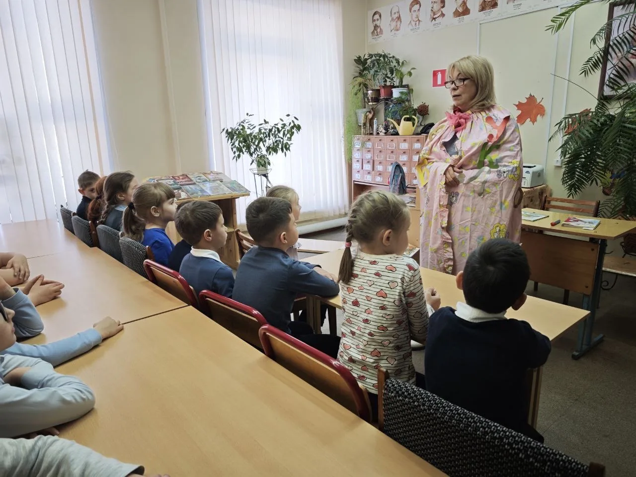 📚✨Ура! Ученики 1‑х классов успешно закончили изучение «Азбуки» — это большой шаг в мире чтения!  🎭В 