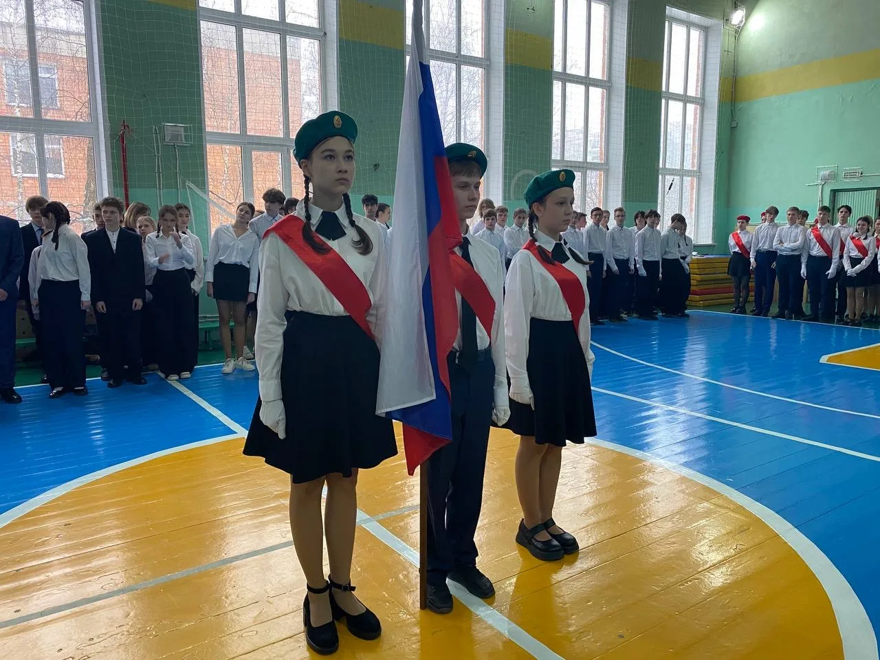 📣 Конкурс смотра строя и песни и знаменных групп 2026!  13 февраля в нашей школе прошло два замечате