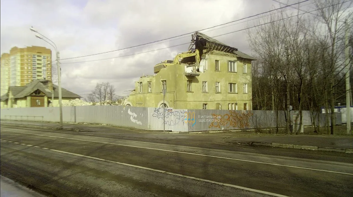 📷 Ул. Центральная, снос дома, где было отделение почты, 2019 г.

📸 Igor Sib

👉 Подписаться | 