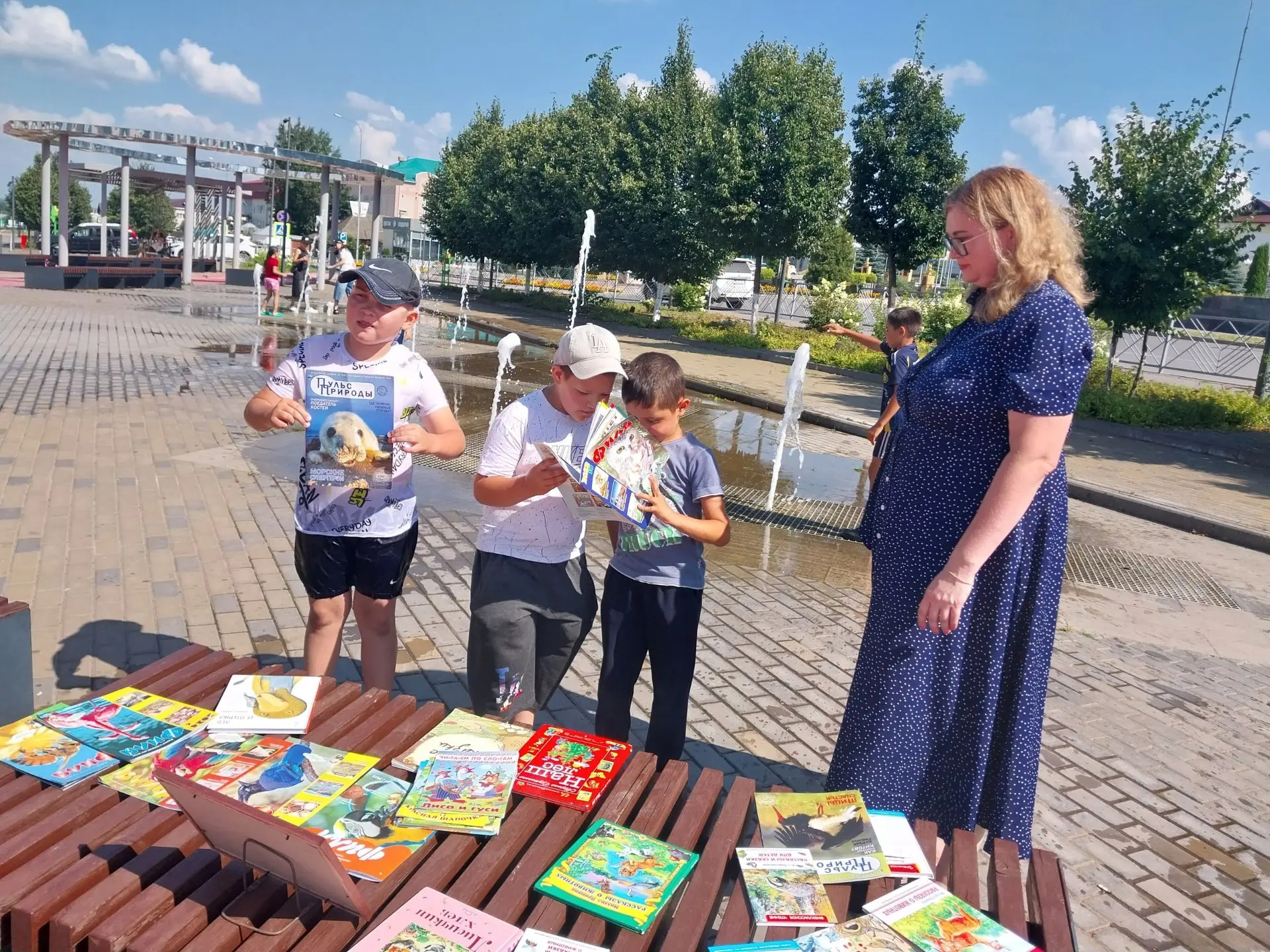 Балтач үзәк китапханә хезмәткәрләре “Балтач” паркында “Журналлы сәяхәт” дип исемләнгән ...