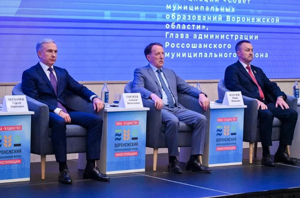 Мост между властью и людьми не строится сам собой. Его возводят те, кто каждый день раб...