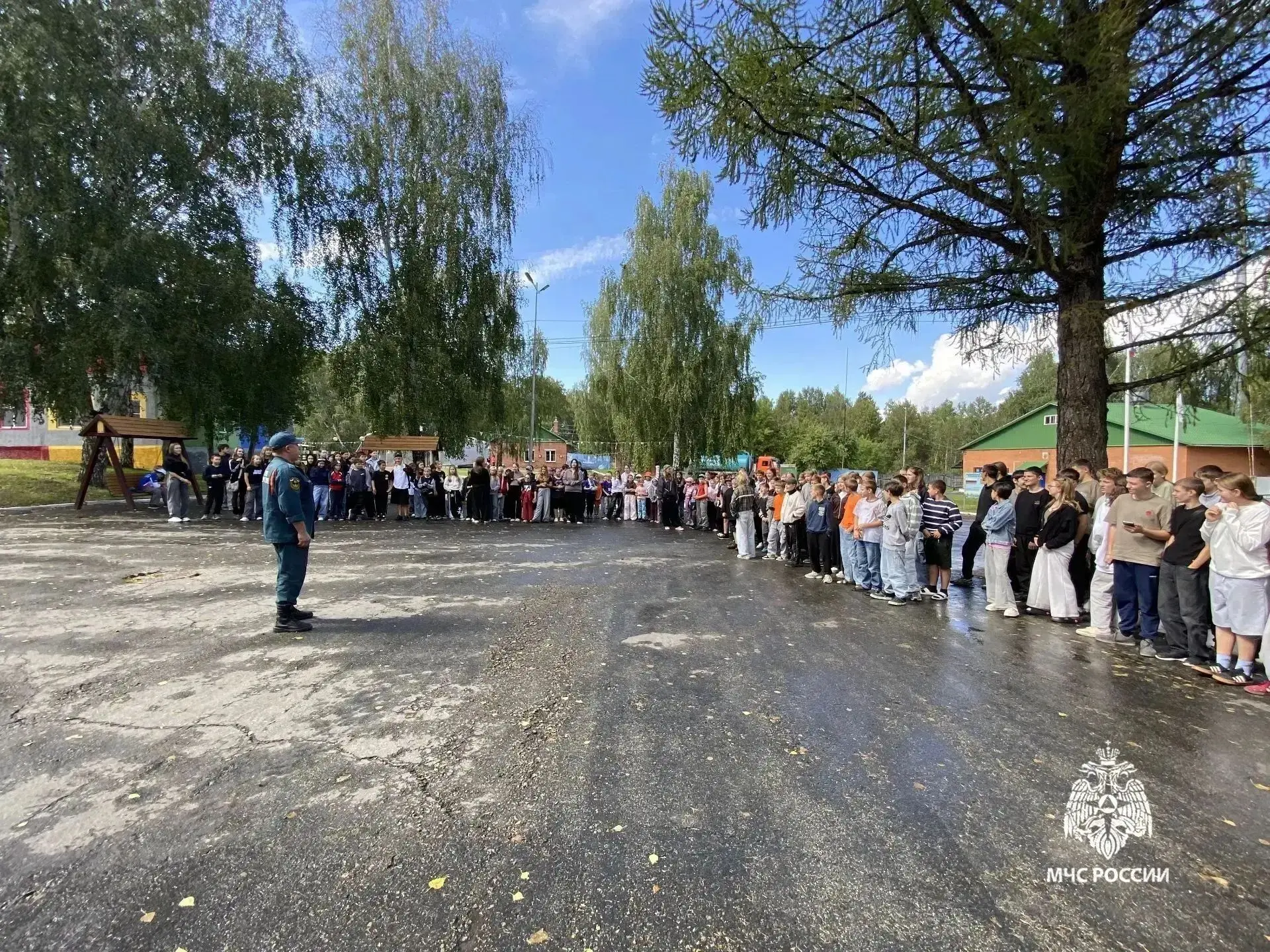 В Кетовском округе сотрудники МЧС России устроили выездную экскурсию для детей