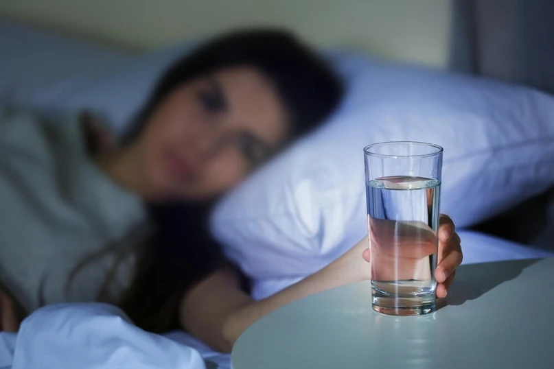 Стакан воды перед сном помогает предотвратить инсульт и сердечный приступ 😷👍  

Вода, выпиваемая в