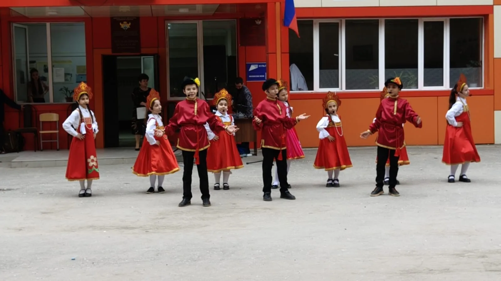 📍В парке им.Халилова на площадке  перед ДШИ № 3 им.А.Цурмилова проходят ежегодные «Лет...