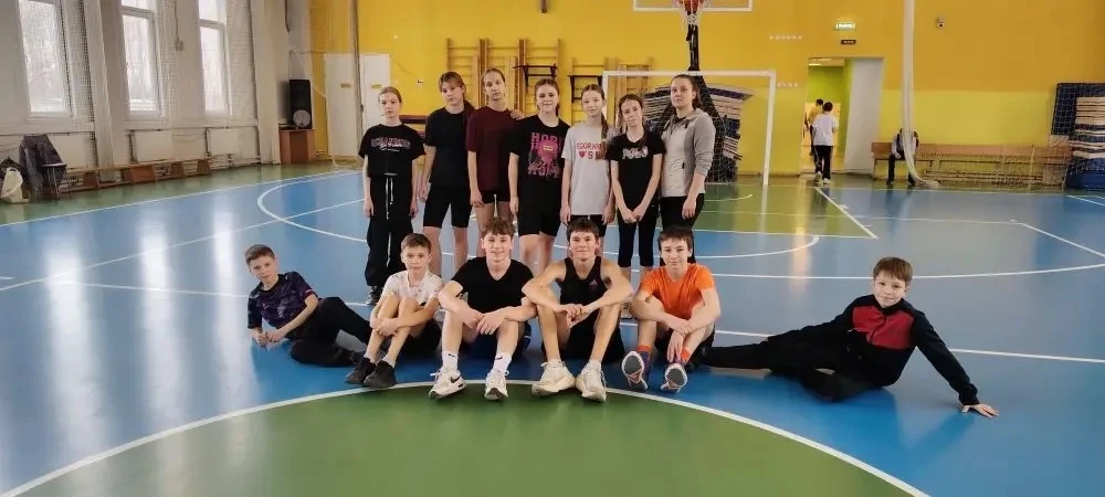 🏆 Президентские состязания: наш 6 «В» — на пьедестале! 🏆  23 и 24 марта ученики 6 «В» класса приняли