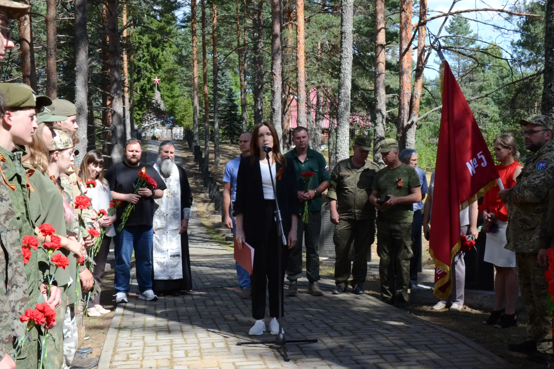 В д. Турки‑Перевоз прошла церемония перезахоронения советских воинов, павших в годы Вел...