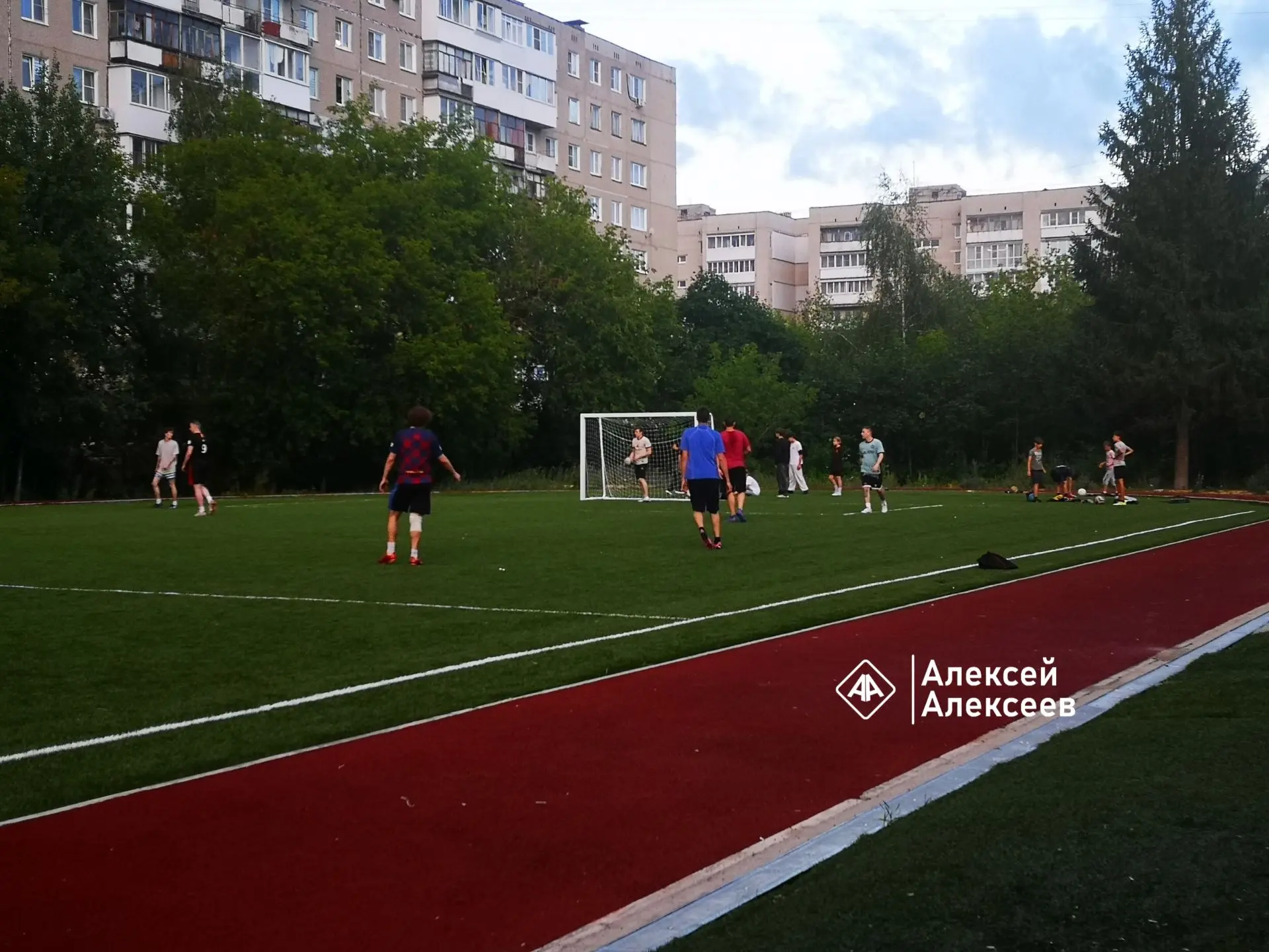 Доступный детский спорт

У нас очень любят говорить про доступность детского спорта. Бесполезное ГТО