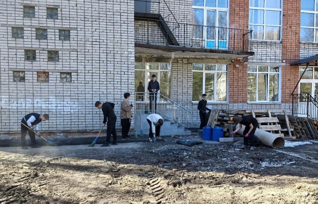 1 мая - день Весны и Труда 💐 🗂 В ЦО №17 имени А.А. Герасимова прошли важные и полезные мероприятия д