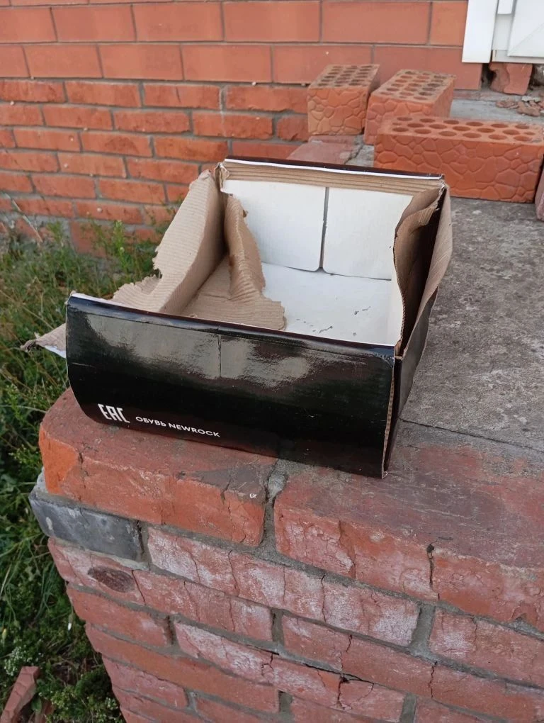 ❗️На ул.Народная,бессовестная семья с ребенком,выбросили кошку с 5ю котятами в строящей...