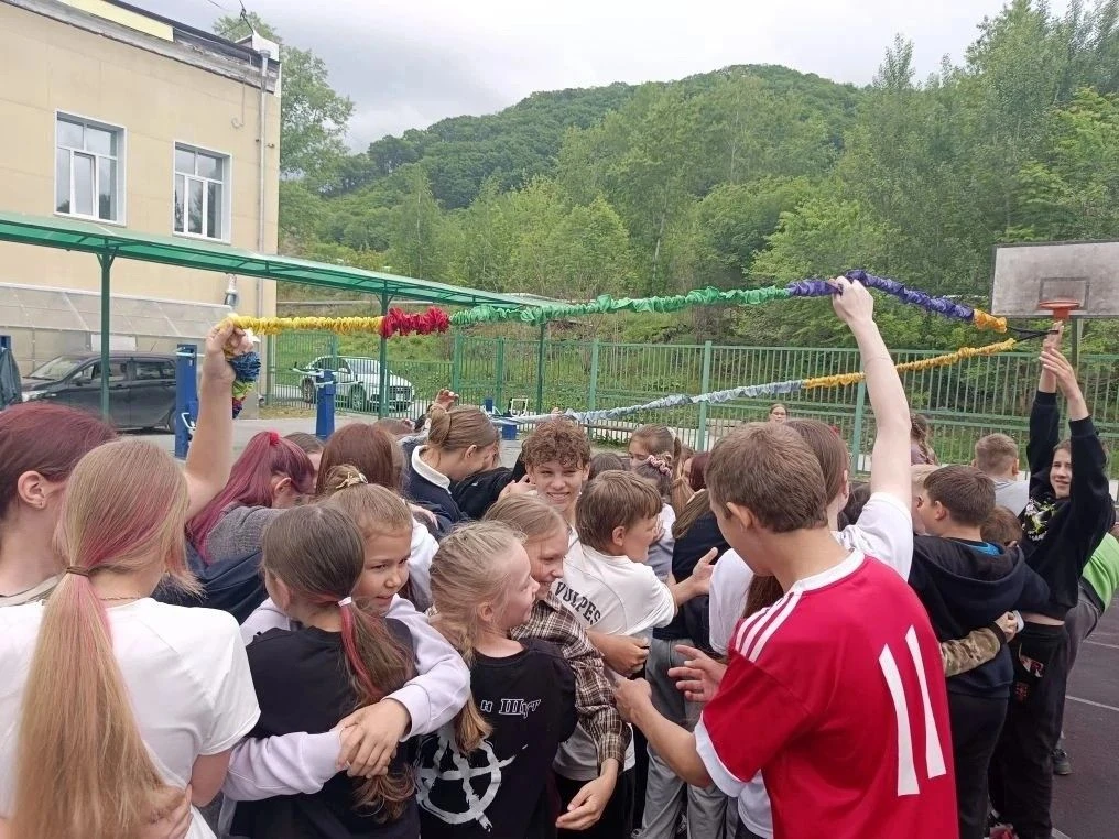 У нас не скучно 
Вторая неделя в лагере в самом разгаре! 
Пасмурно? Не беда! Мы не сидим на месте:
 