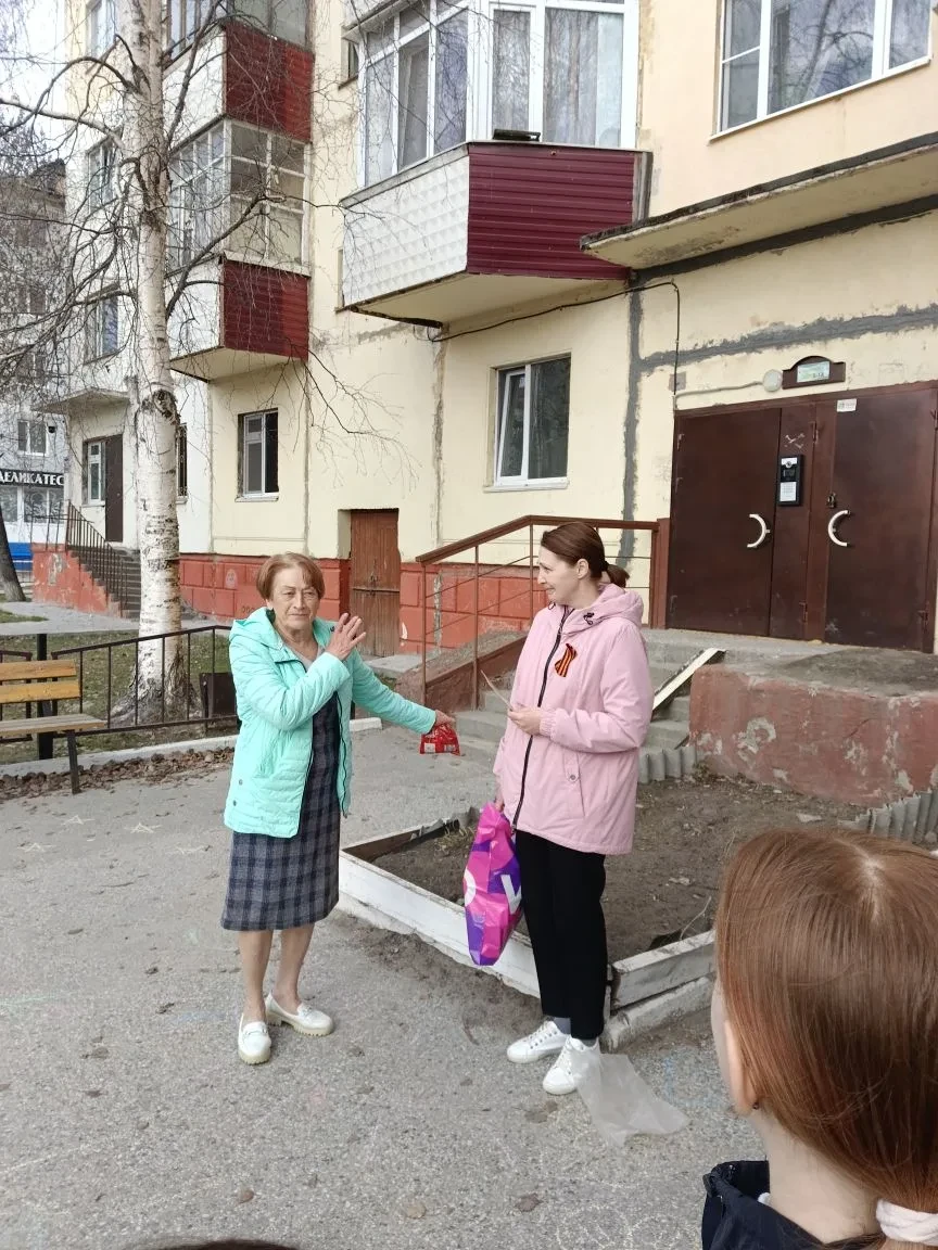 Храня традиции класса и память о героях Великой Отечественной войны, детско-взрослый коллектив 4«В» 