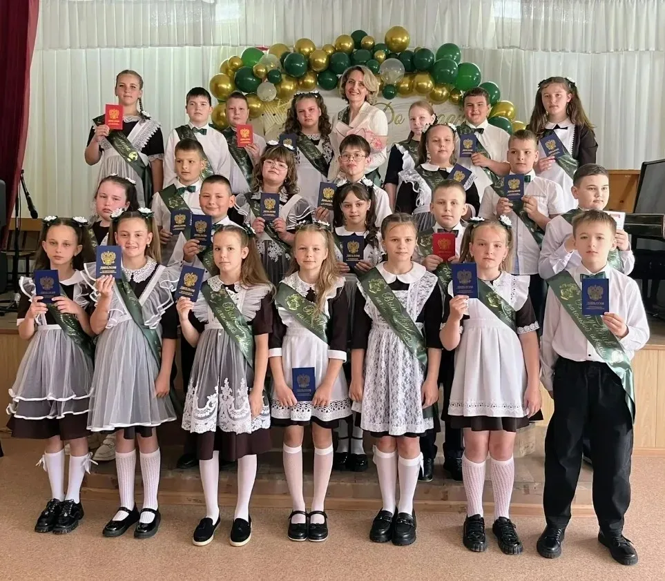 ✨️✨️✨️Прощание с начальной школой: выпускной у четвероклассников

👩‍🎓Недавно в нашей школе прошёл 