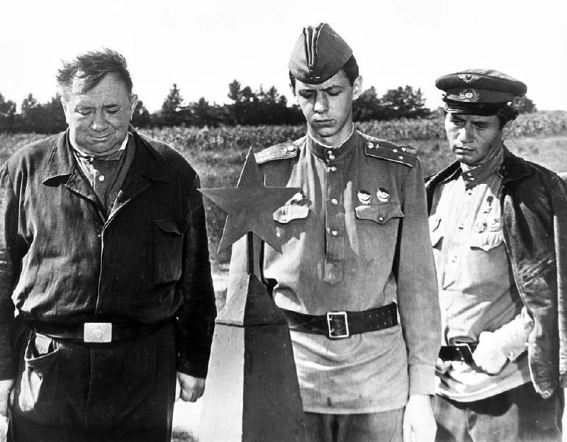 — Когда кончится война, вернемся мы сюда. Пройдем по этим местам… кто останется в живых…  — И позове