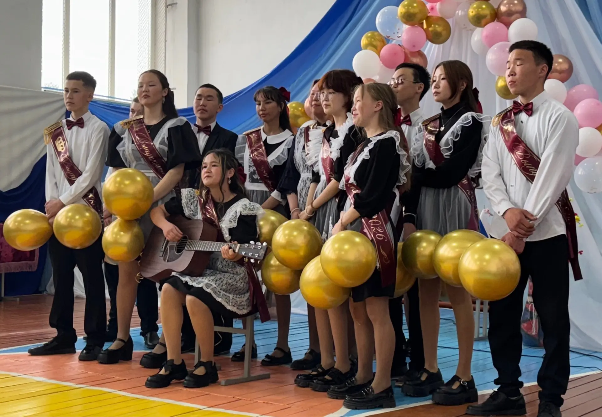 Последний школьный звонок – начало новой главы!

Сегодня наша школа провожала своих любимых учеников