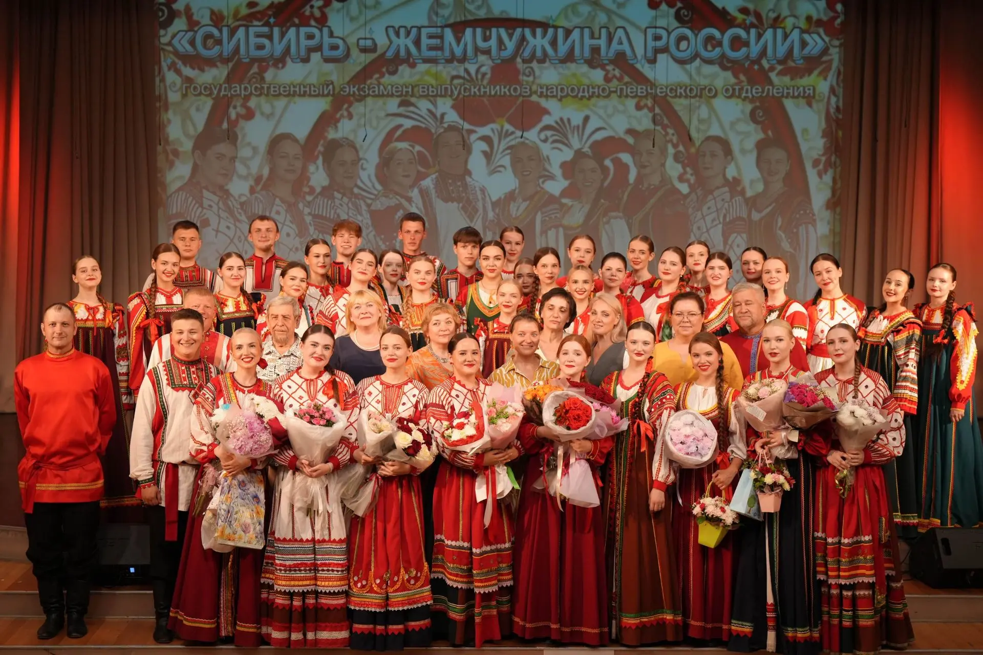 ⚡ 10 выпускников – 10 пятёрок за госэкзамен!

Поздравляем четверокурсников, преподавателей и концерт