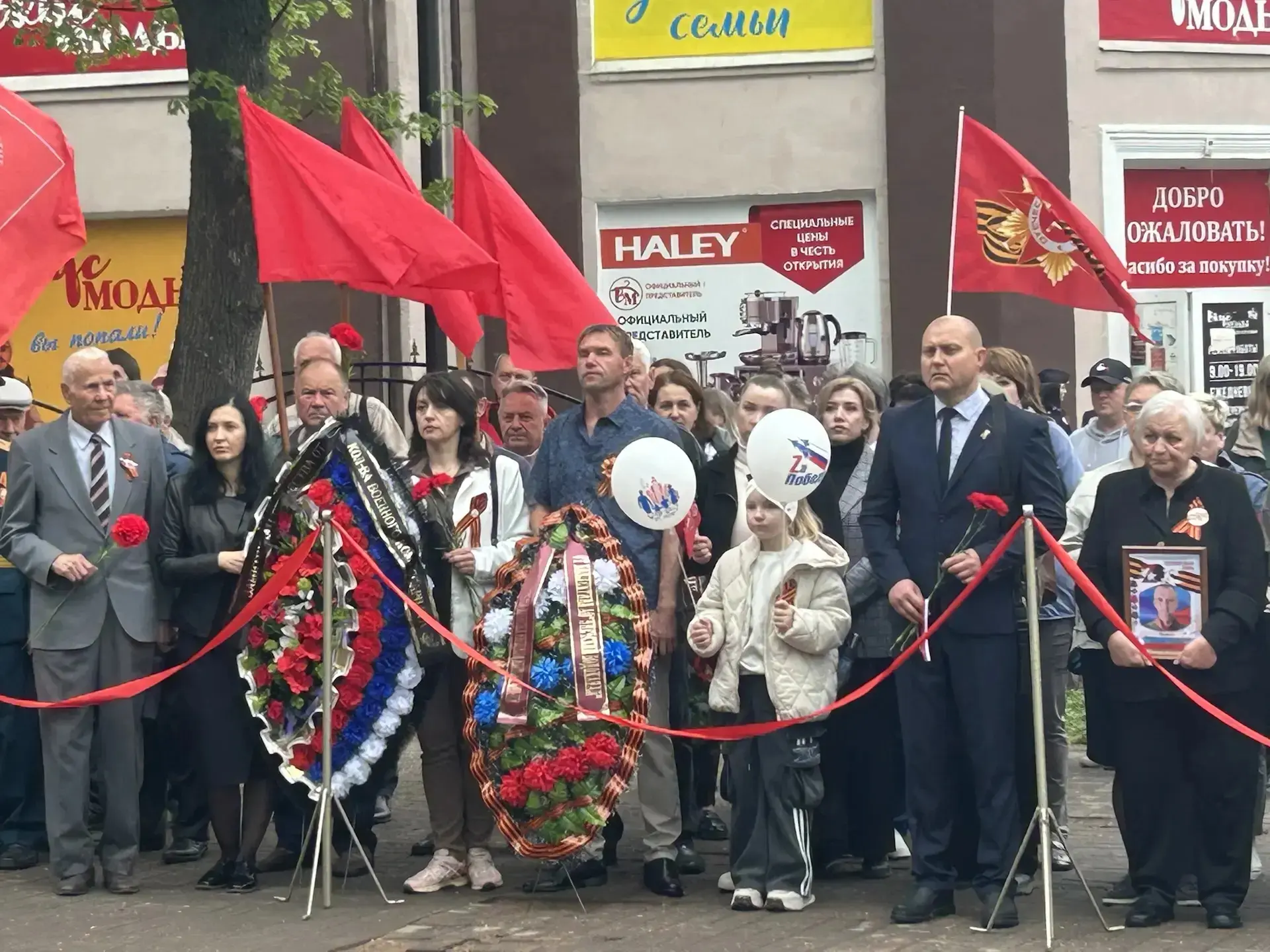 В священный День Победы жители Унечи по традиции пришли к памятнику танку Т-34, ставшем...