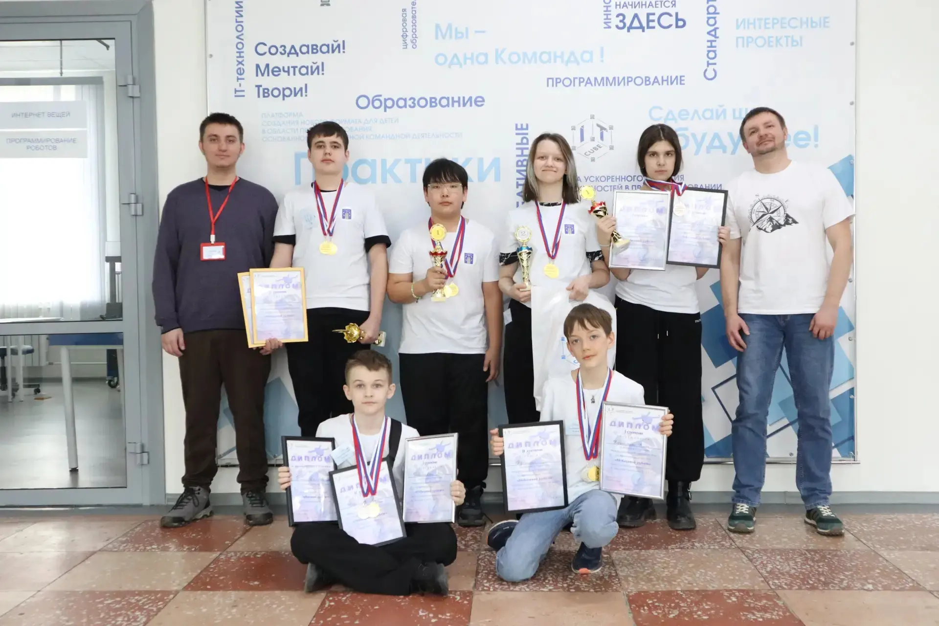 🚁 «Небесный рубеж»: в «IT-кубе» Тынды впервые состоялись межрегиональные соревнования по пилотируемы