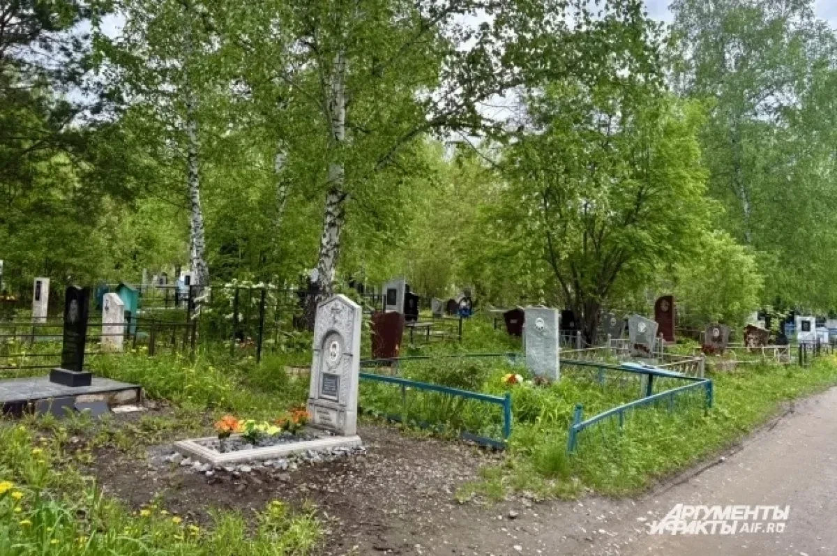 ГОРИТ КЛАДБИЩЕ!