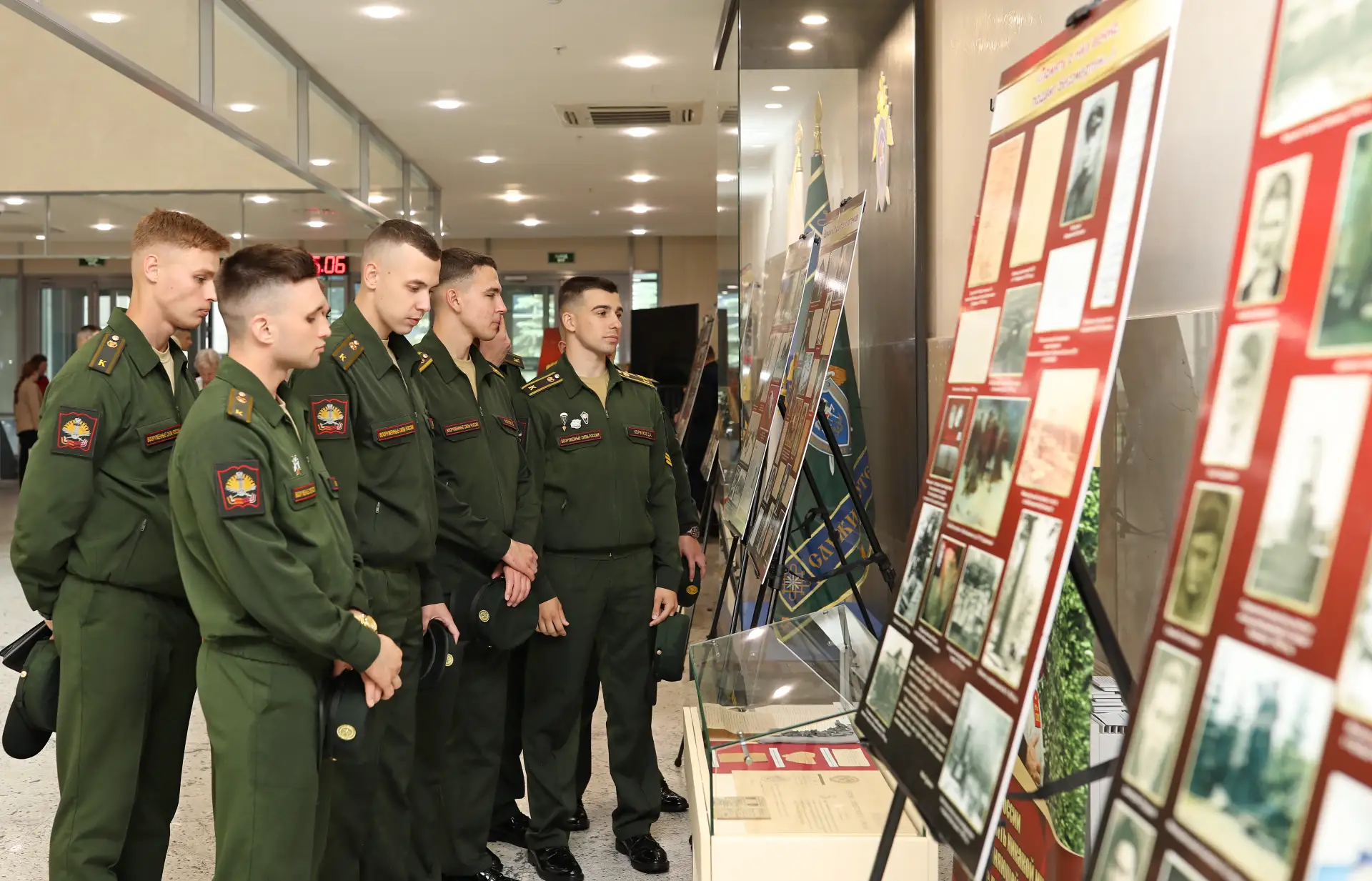 ⭐ Выставка о героях-молодогвардейцах экспонируется в Следственном комитете Российской Федерации.

📅