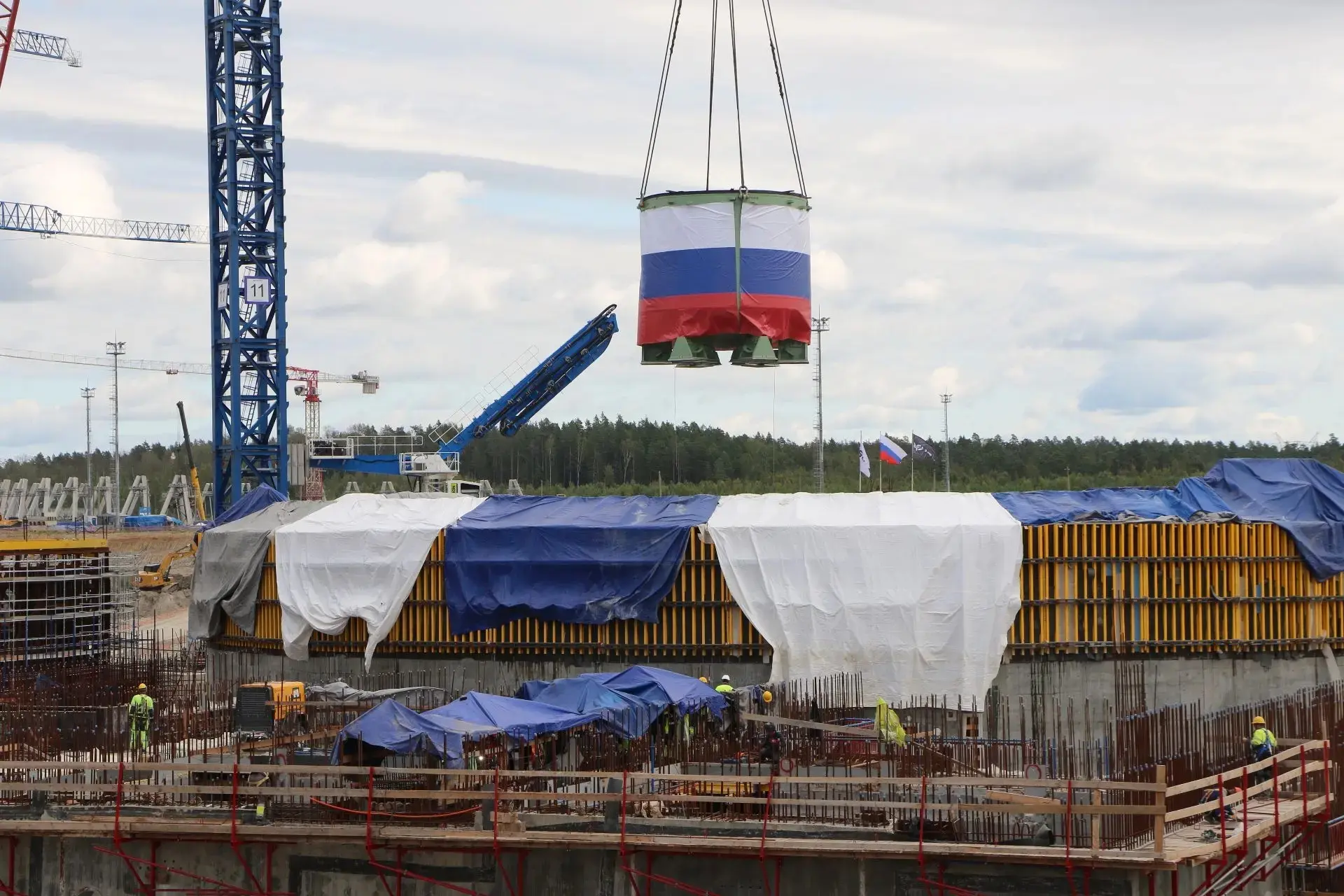 На Ленинградской АЭС-2 установили ключевой элемент системы безопасности нового энергоблока

На строи