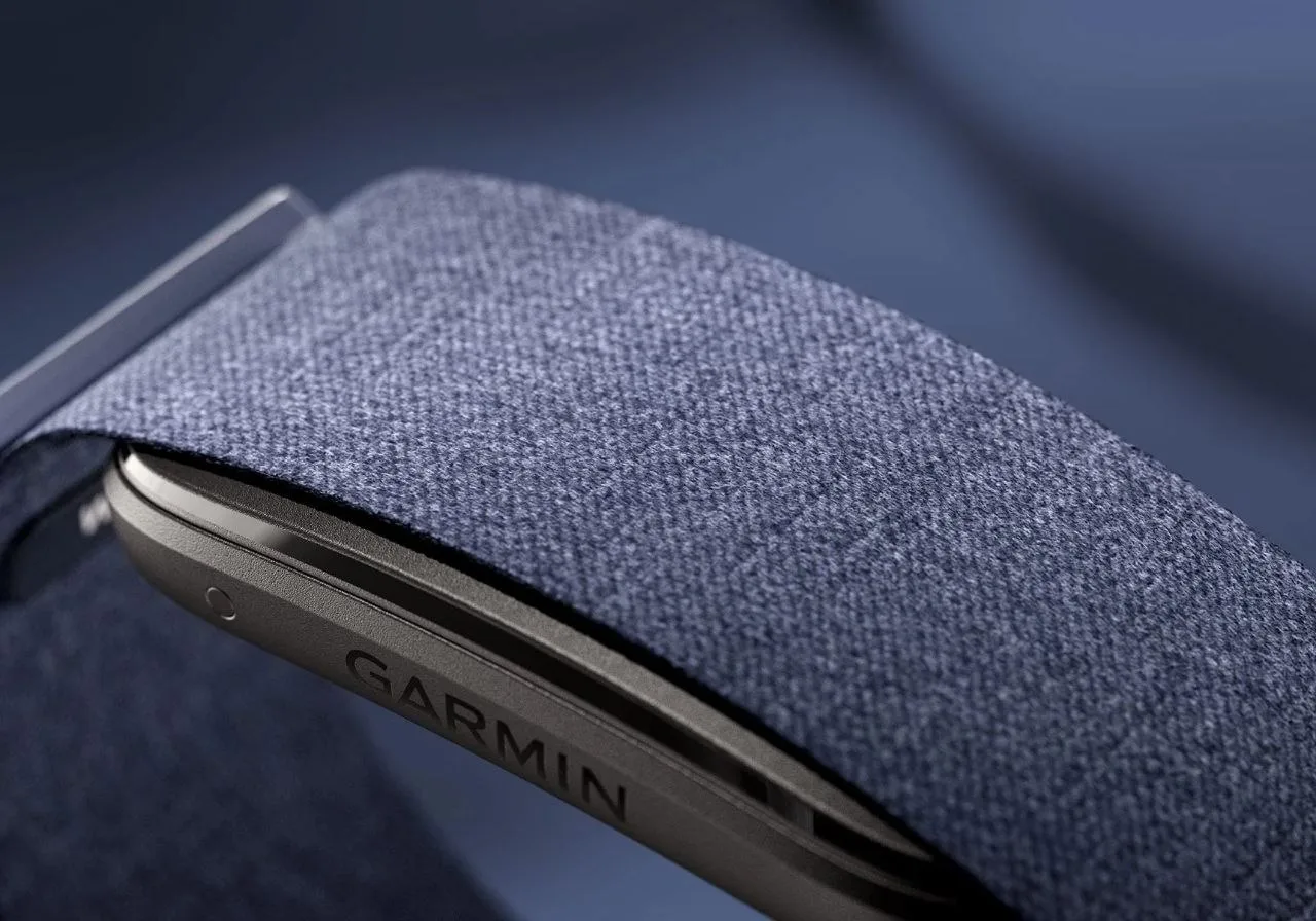 Garmin представила умный браслет Cirqa

Garmin анонсировала фитнес-браслет Cirqa с акцентом на монит