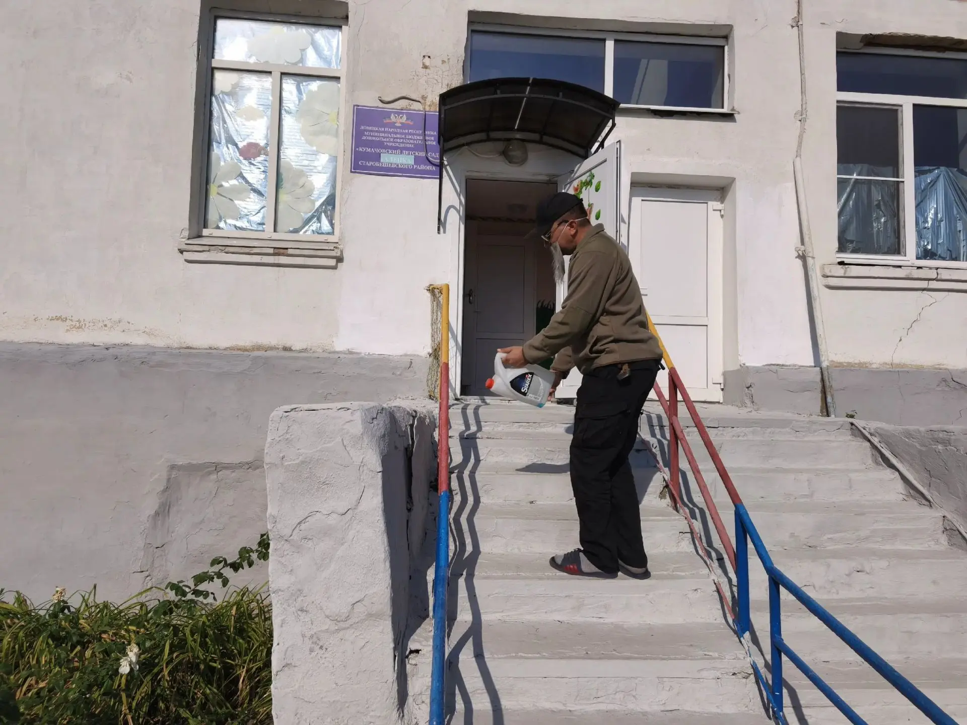Во исполнение писем Министерства образования и науки ДНР сотрудники и воспитанники ГБДО...