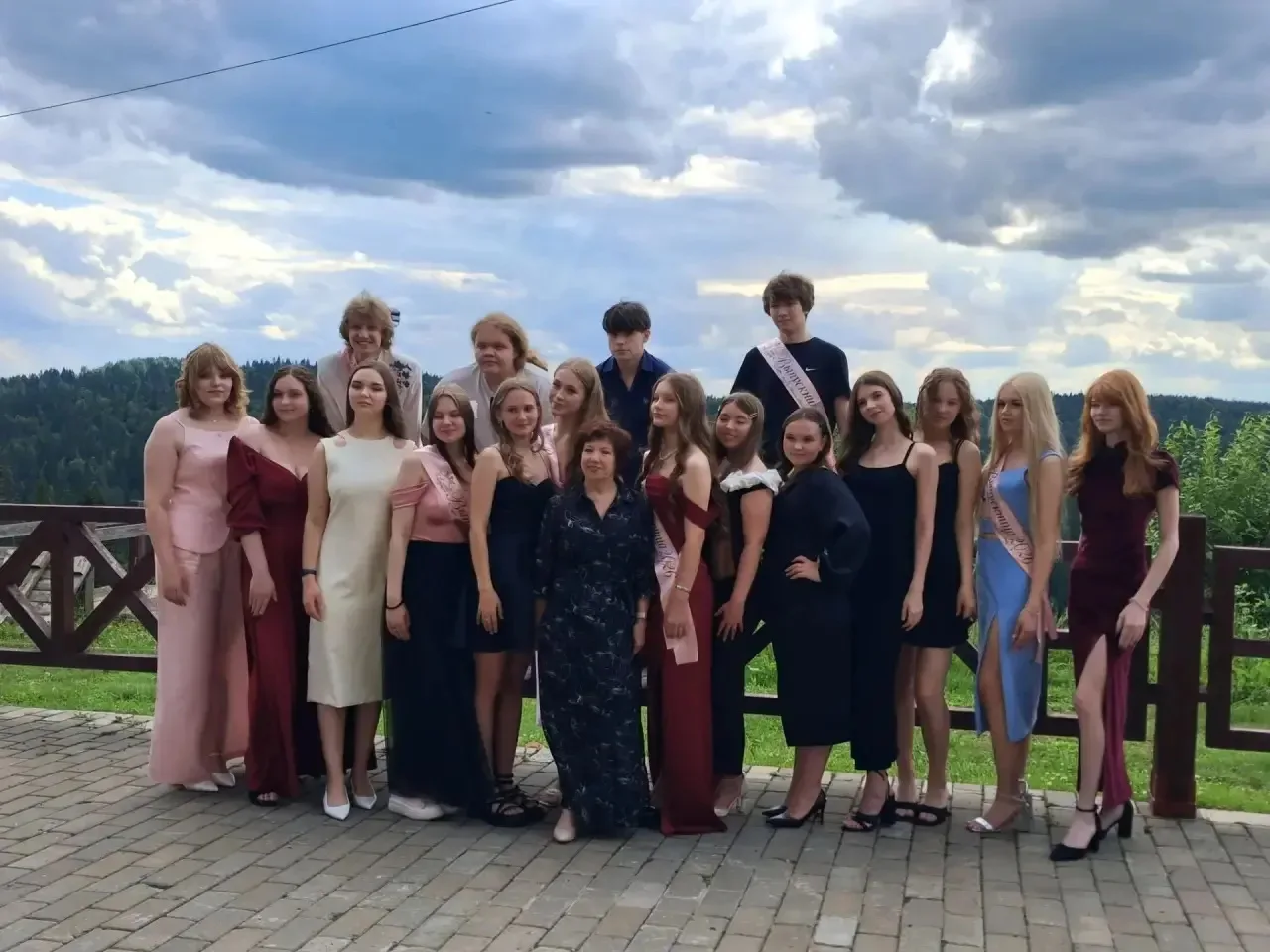 В добрый путь, выпускники!  🎓✨
Одиннадцать лет пролетели как одно мгновение. Позади остались школьн