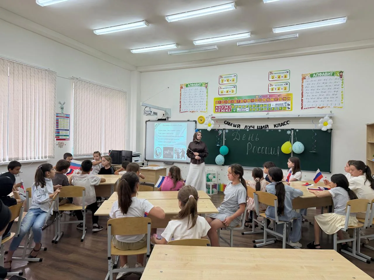 🇷🇺 Вчера в нашем лагере прошла интересная беседа ко Дню России! 🇷🇺