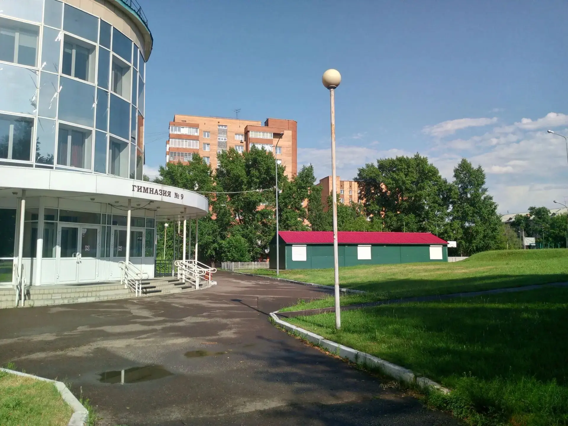 В гимназии продолжаются работы по подготовке учебных кабинетов, помещений и прилегающей...
