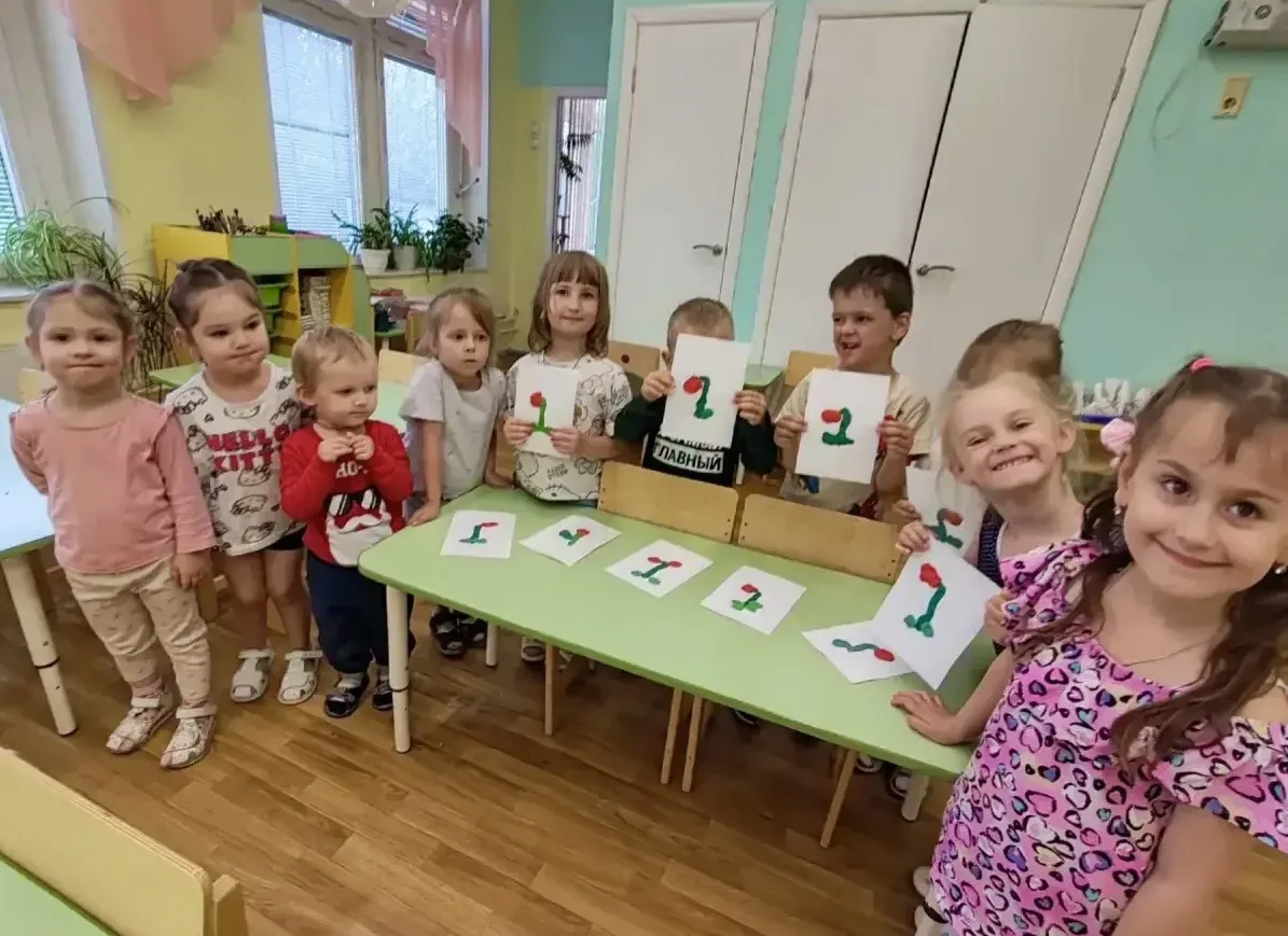 Витаминное лето в группе «Лучики»!

🌞 Лето — лучшее время, чтобы знакомиться с дарами природы! 

🍓