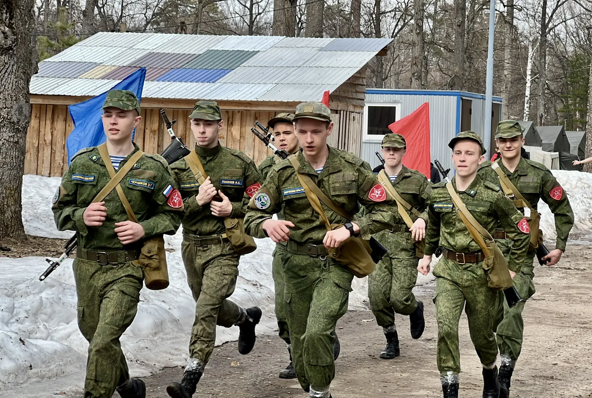 🎗️28 марта воспитанники юнармейского отряда «Юный десантник» имени Героя России Андрея Владимировича