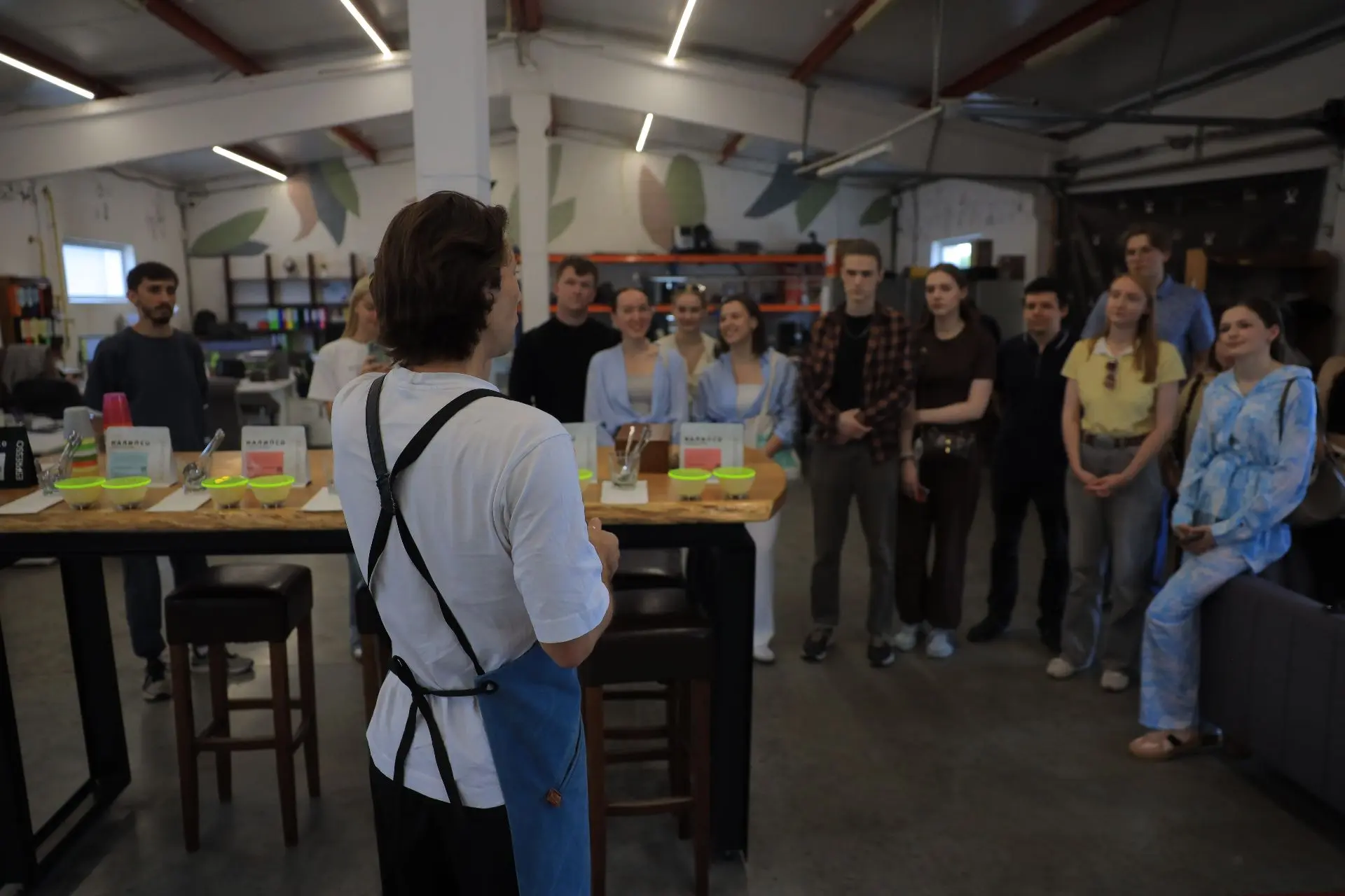 ⚡️В производственном цехе кофейни «Калипсо» собрались истинные любители бодрости и пред...