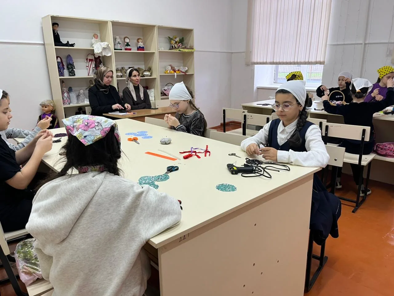ОТКРЫТОЕ ЗАНЯТИЕ ЮНЫХ МАСТЕРИЦ  Сегодня в объединении «Рукодельница» прошло открытое занятие на тему