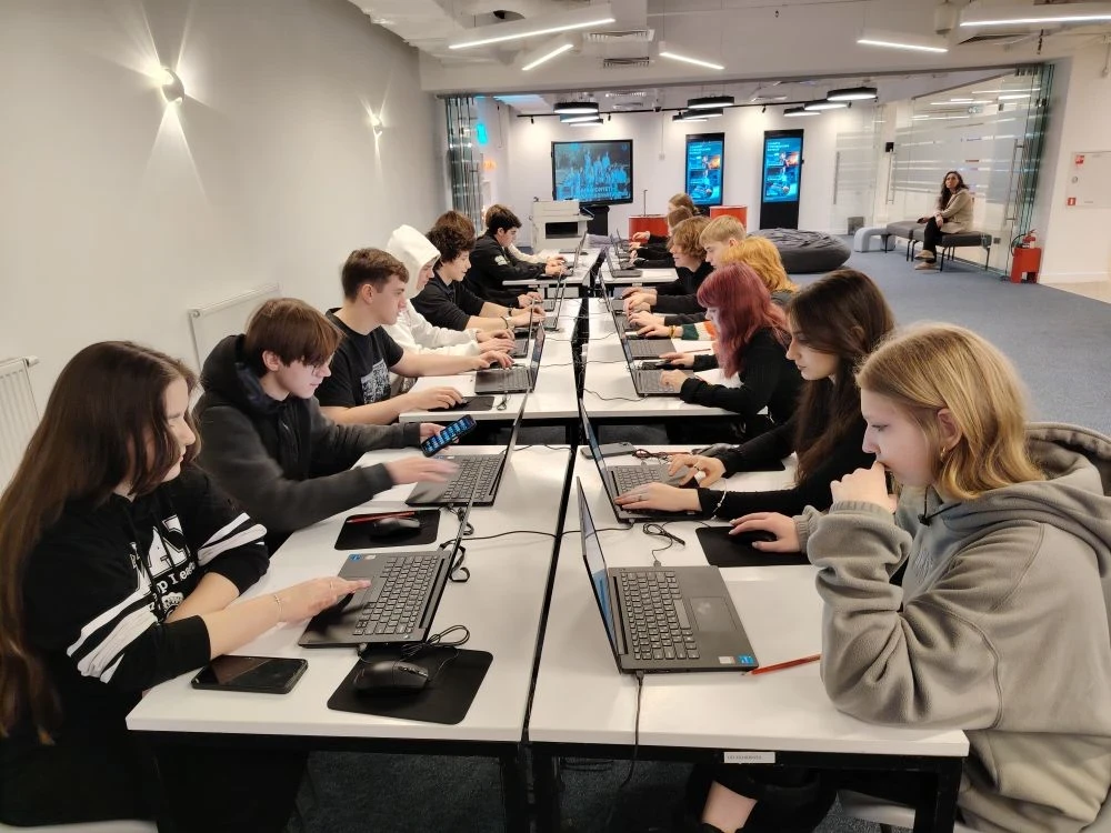 💼 Осознанный выбор профессии уже начался  ✨ Ученики 10 «А» класса побывали в учебном центре «Професс