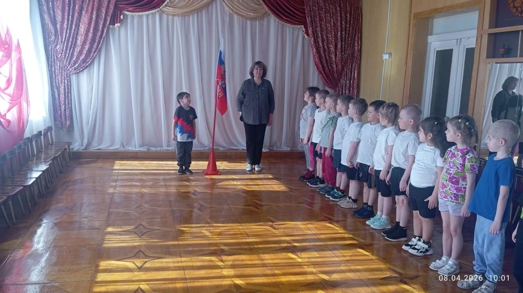 Каждый понедельник в нашем детском саду начинается с традиционной торжественной линейки...