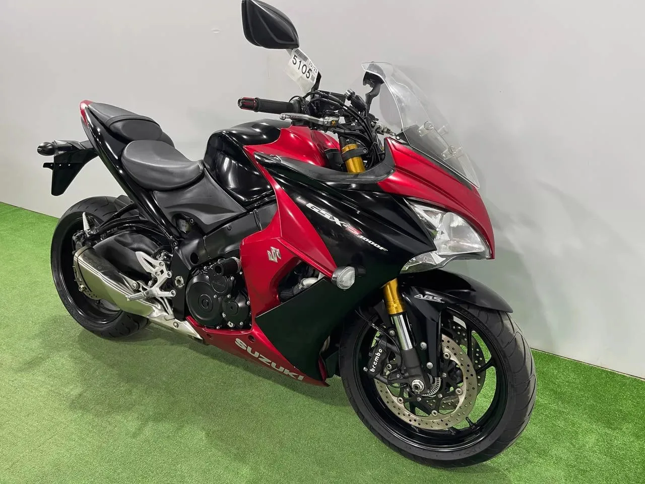 SUZUKI GSX-S1000F в наличии во Владивостоке  Характеристики:  - 2016 год - объем 998 см3 - Аукцион B